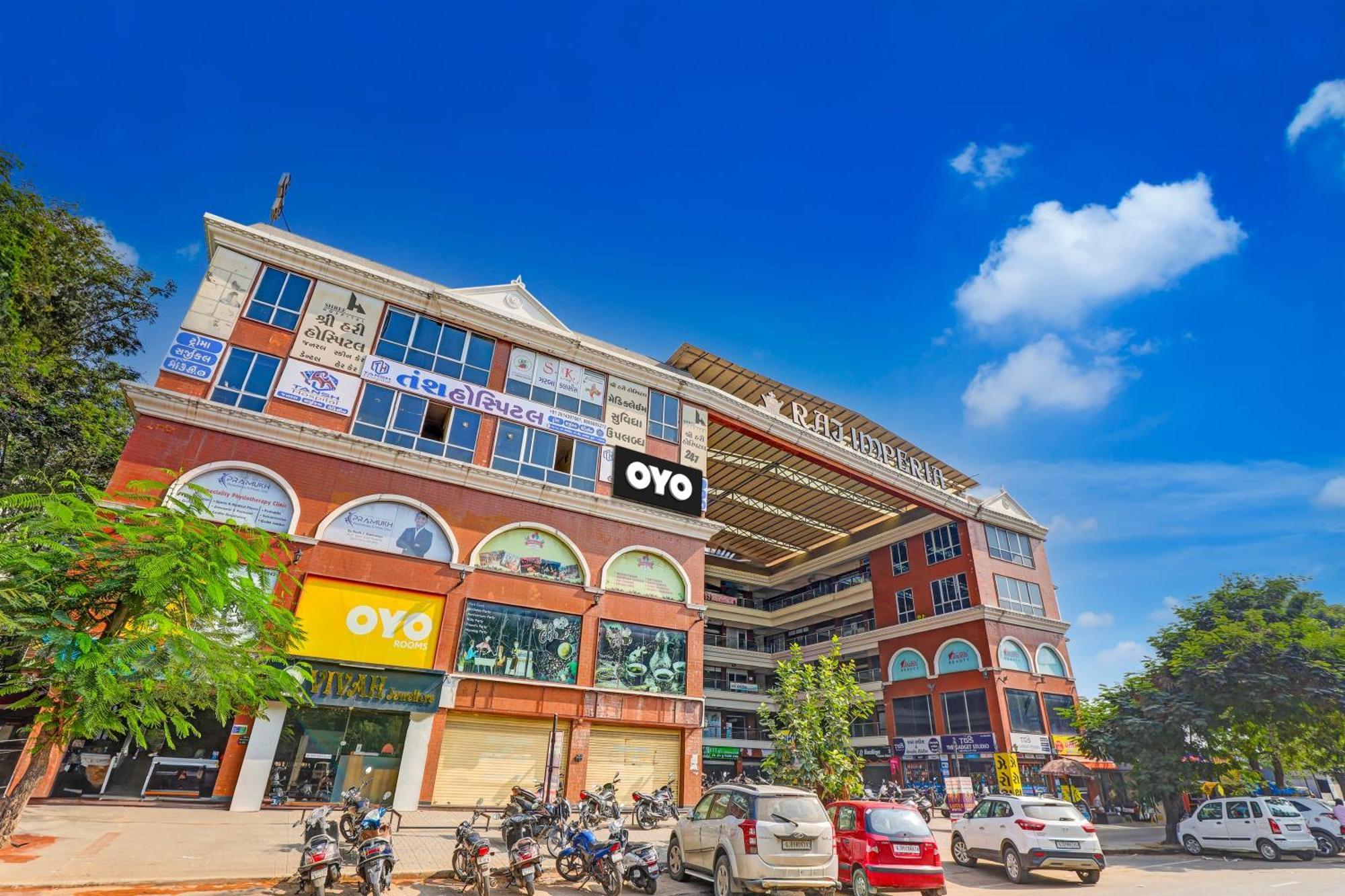 Hotel O Lotus Hotel Сурат Экстерьер фото