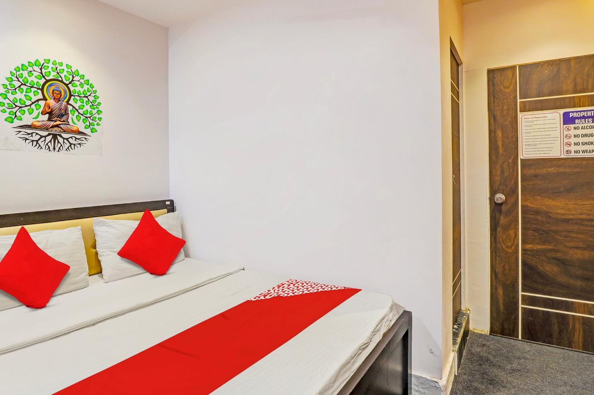 Hotel O Lotus Hotel Сурат Экстерьер фото