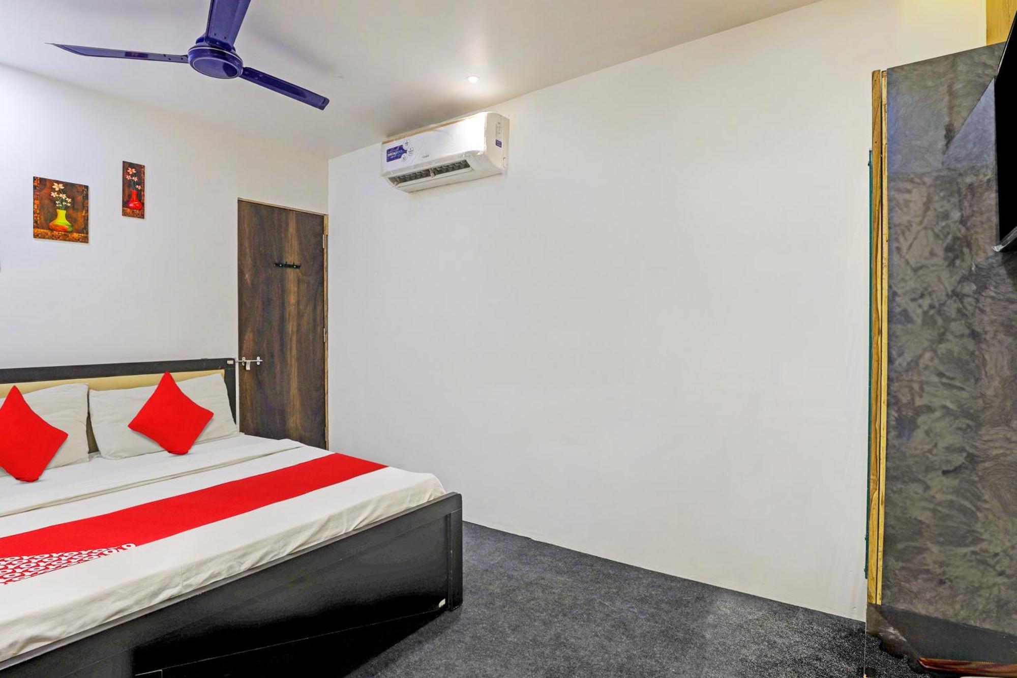 Hotel O Lotus Hotel Сурат Экстерьер фото