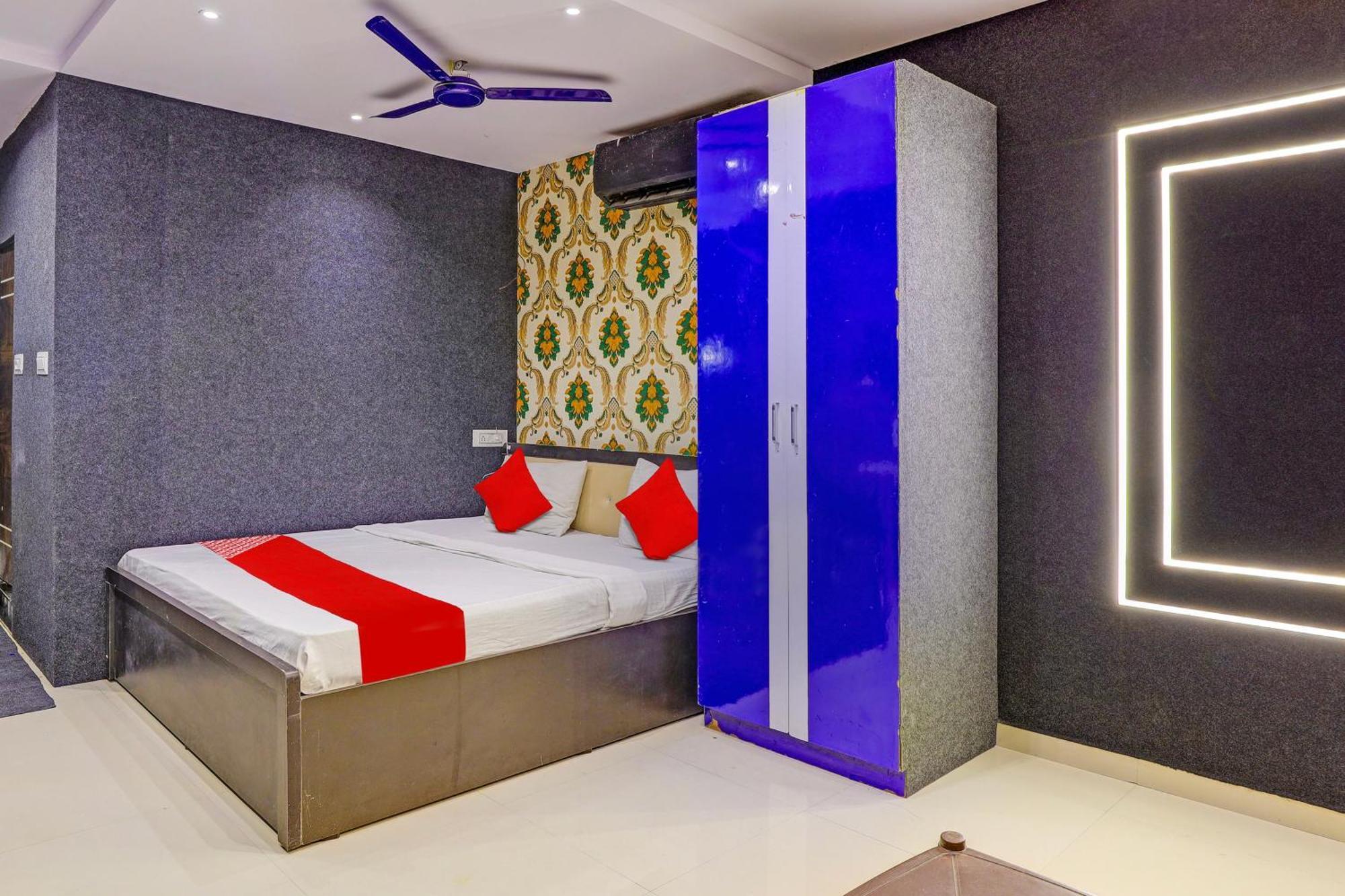 Hotel O Lotus Hotel Сурат Экстерьер фото