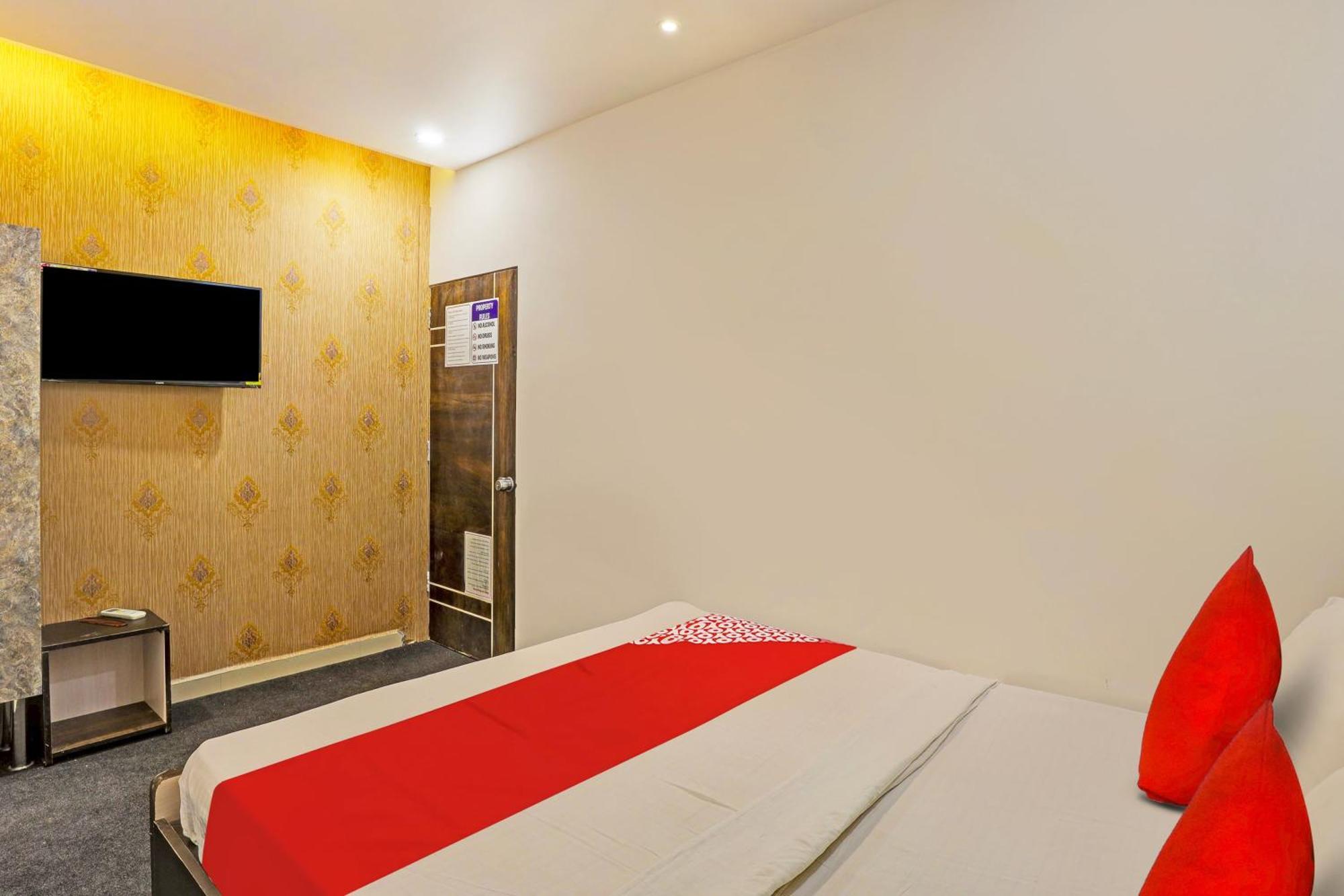 Hotel O Lotus Hotel Сурат Экстерьер фото