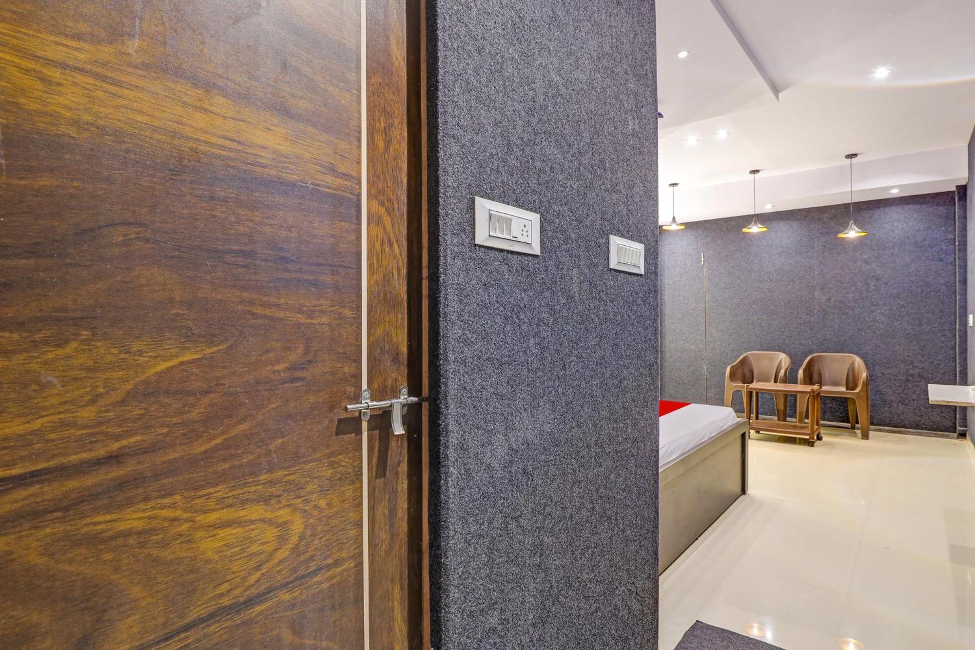 Hotel O Lotus Hotel Сурат Экстерьер фото