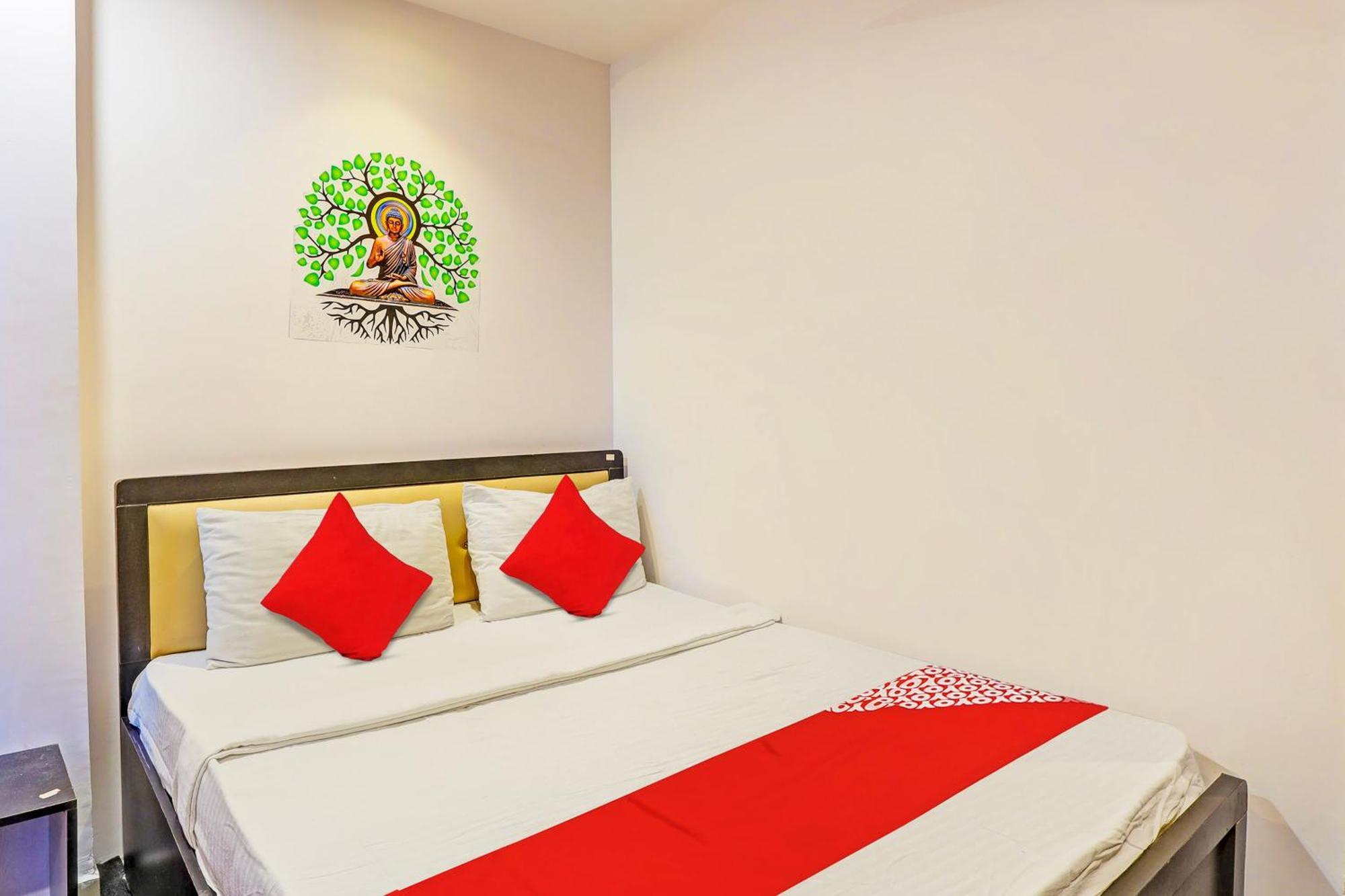 Hotel O Lotus Hotel Сурат Экстерьер фото