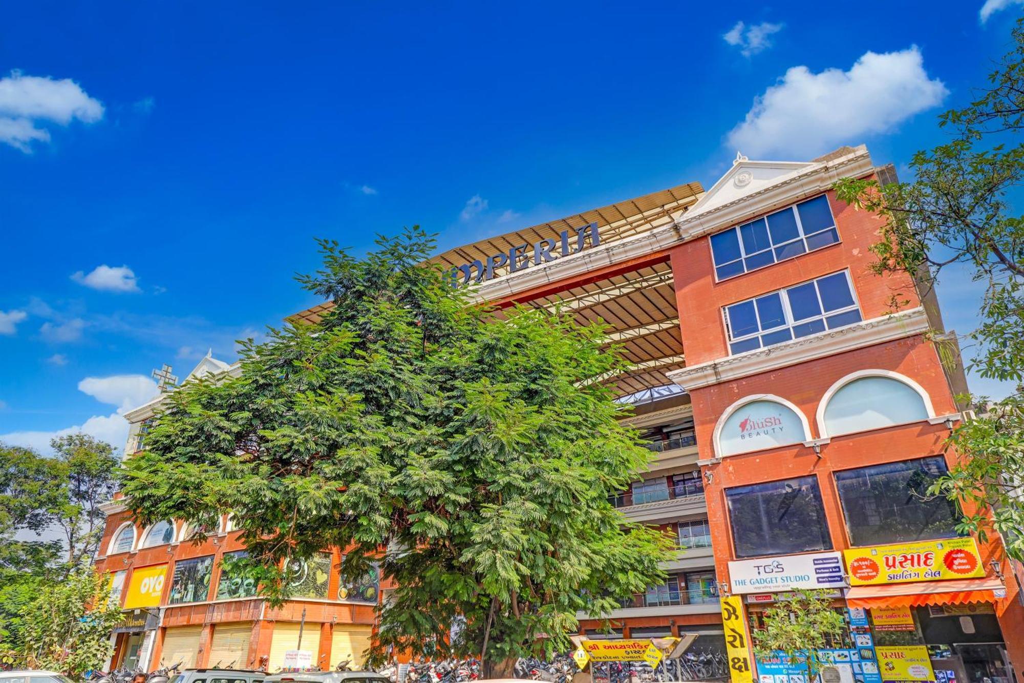 Hotel O Lotus Hotel Сурат Экстерьер фото