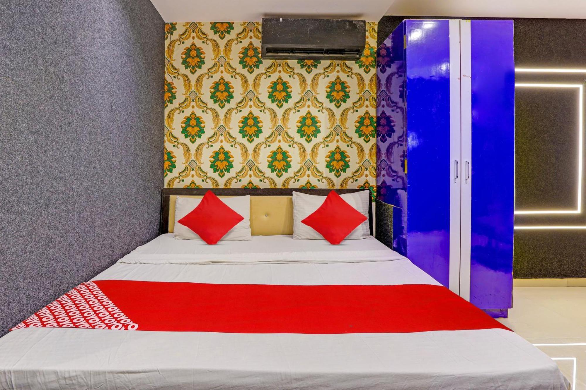Hotel O Lotus Hotel Сурат Экстерьер фото